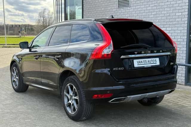 Volvo XC60 (2015) thumbnail 4