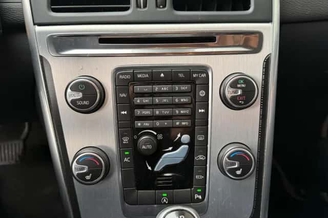 Volvo XC60 (2015) thumbnail 6