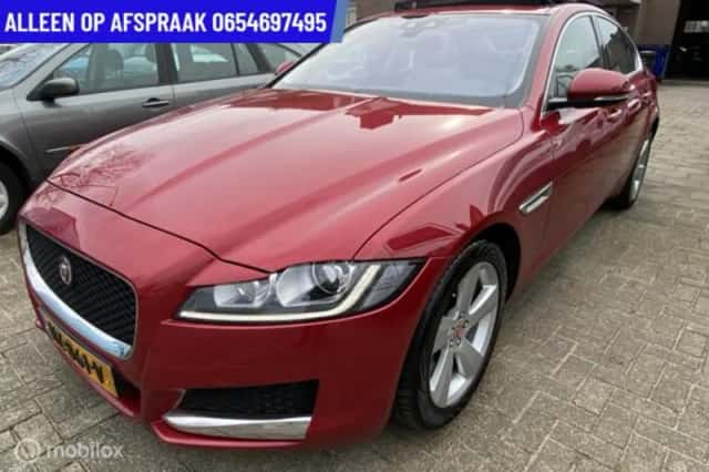 Jaguar XF (2017) thumbnail 1