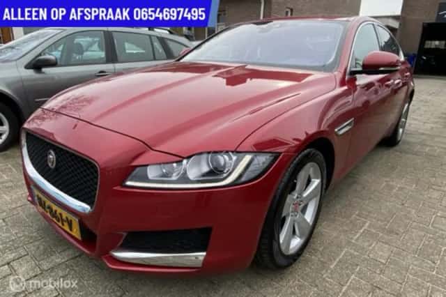 Jaguar XF (2017) thumbnail 2