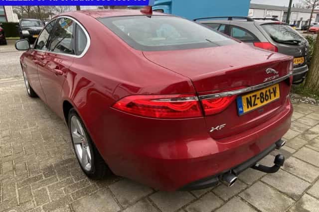 Jaguar XF (2017) thumbnail 5