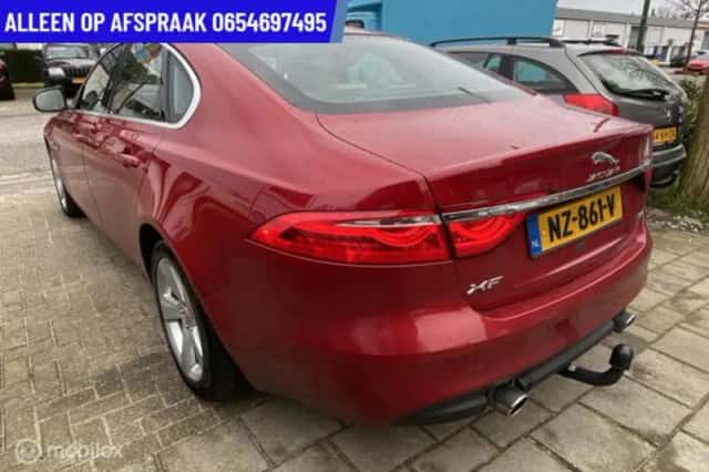 Jaguar XF (2017) thumbnail 5