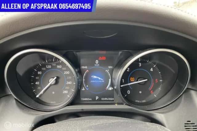 Jaguar XF (2017) thumbnail 6