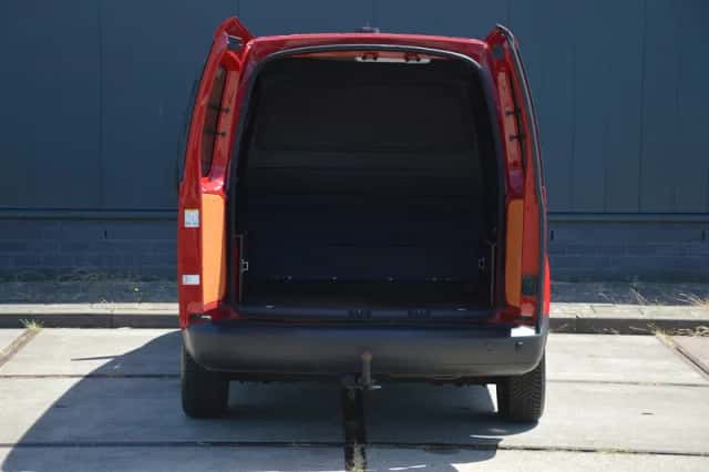 Volkswagen Caddy (2015) thumbnail 3