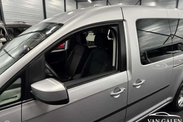 Volkswagen Caddy (2017) thumbnail 2
