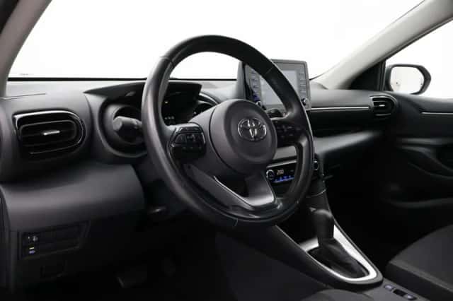 Toyota Yaris (2022) thumbnail 2