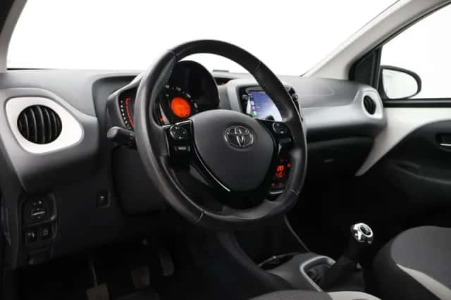 Toyota Aygo (2021) thumbnail 2
