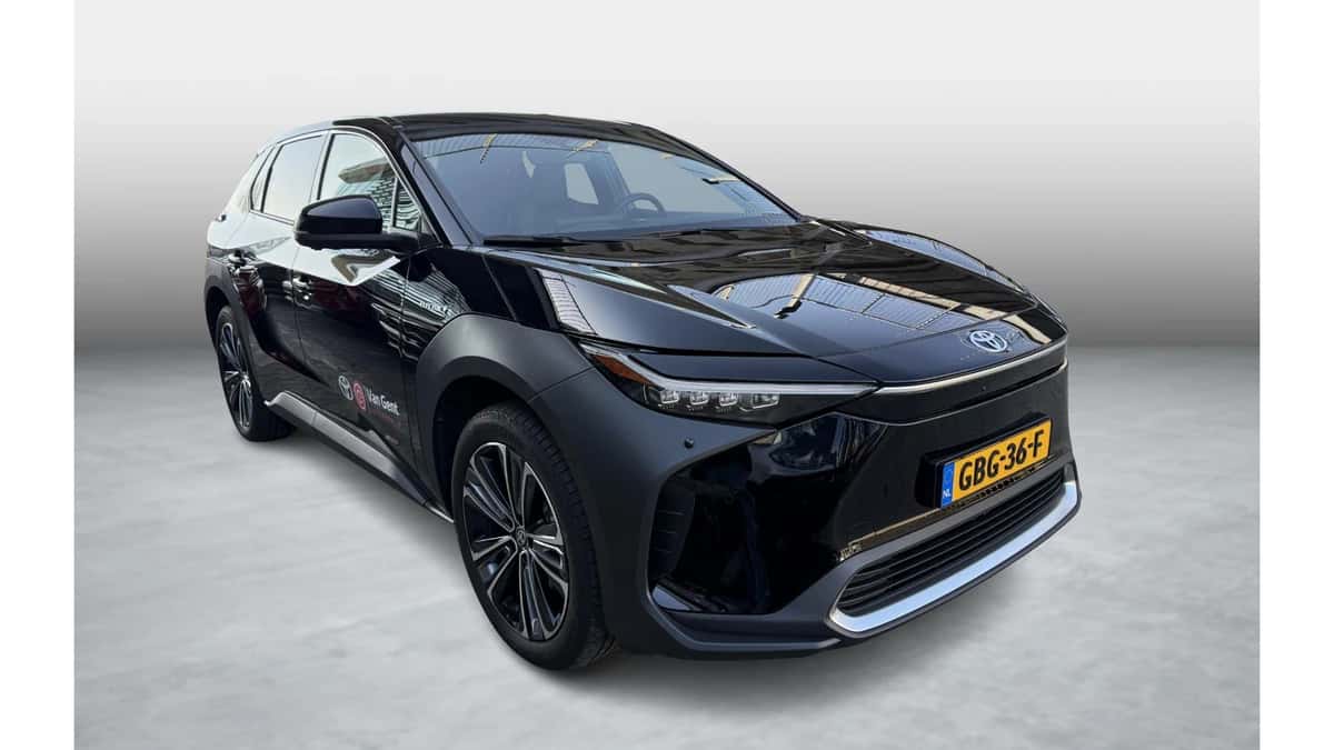 Toyota bZ4X (2024) — foto 1