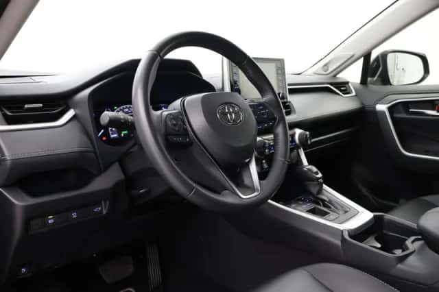 Toyota RAV4 (2020) thumbnail 2
