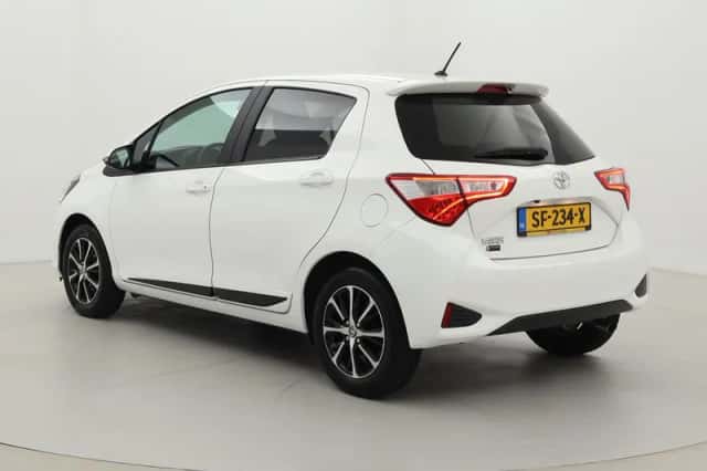 Toyota Yaris (2018) thumbnail 4