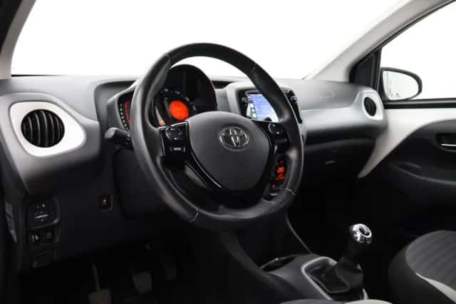 Toyota Aygo (2020) thumbnail 2