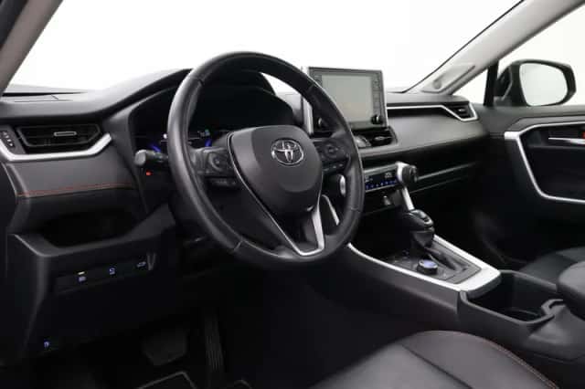 Toyota RAV4 (2022) thumbnail 2