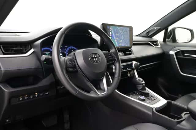 Toyota RAV4 (2024) thumbnail 2