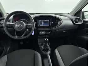 Toyota Aygo X (2022) thumbnail 2