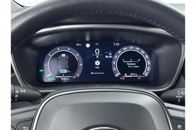 Toyota Corolla (2025) thumbnail 3