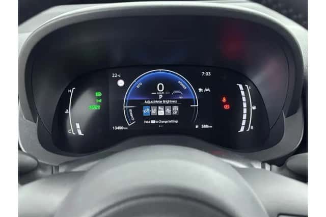 Toyota Yaris Cross (2025) thumbnail 3
