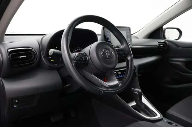 Toyota Yaris (2020) thumbnail 2