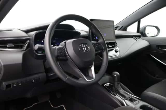 Toyota Corolla (2024) thumbnail 2