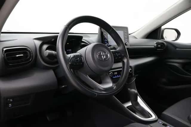 Toyota Yaris (2022) thumbnail 2