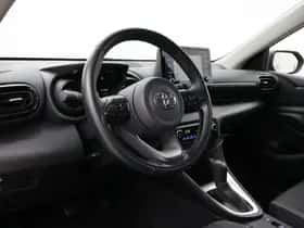 Toyota Yaris (2022) thumbnail 2