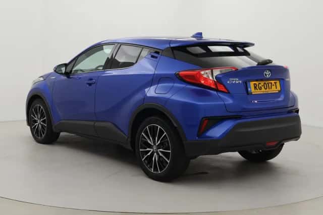 Toyota C-HR (2017) thumbnail 4