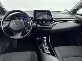 Toyota C-HR (2018) thumbnail 2