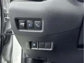 Toyota C-HR (2018) thumbnail 15