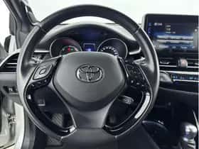Toyota C-HR (2018) thumbnail 16