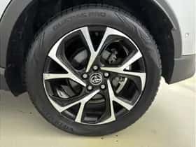 Toyota C-HR (2018) thumbnail 6