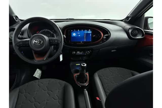 Toyota Aygo X (2022) thumbnail 2