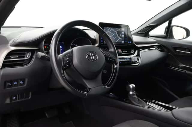 Toyota C-HR (2019) thumbnail 2