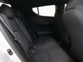 Toyota C-HR (2019) thumbnail 38