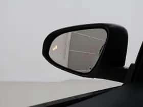 Toyota C-HR (2019) thumbnail 5