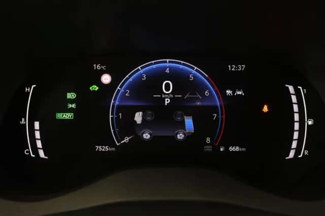 Toyota Yaris Cross (2024) thumbnail 3