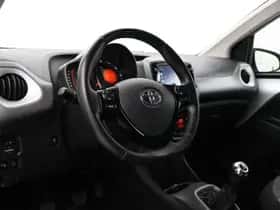 Toyota Aygo (2020) thumbnail 2