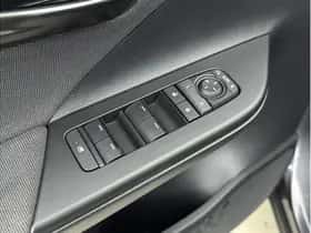 Toyota C-HR (2025) thumbnail 16