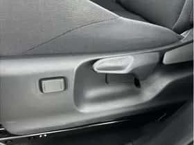 Toyota C-HR (2025) thumbnail 17