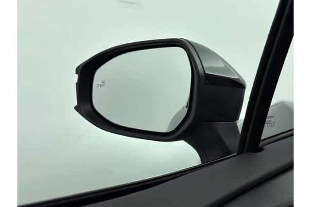 Toyota C-HR (2025) thumbnail 5