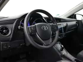 Toyota Auris (2016) thumbnail 2