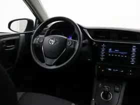 Toyota Auris (2016) thumbnail 23