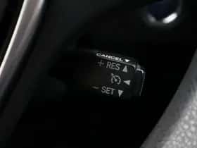 Toyota Auris (2016) thumbnail 5