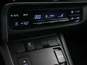 Toyota Auris (2016) thumbnail 6
