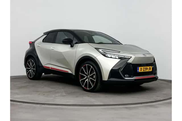 Toyota C-HR (2023) thumbnail 1
