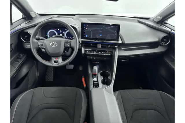 Toyota C-HR (2023) thumbnail 2