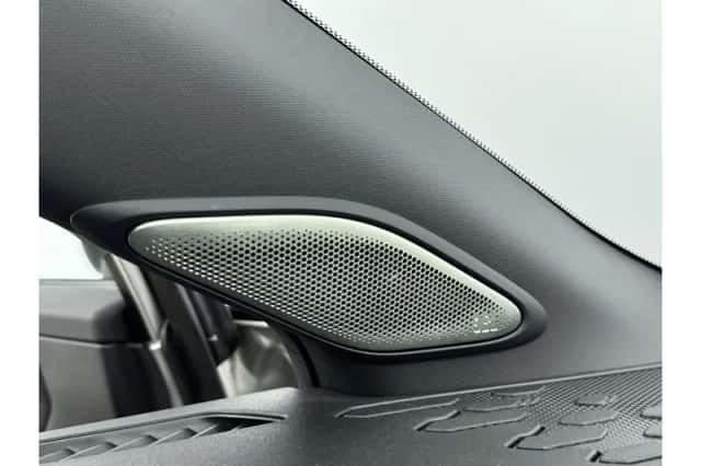 Toyota C-HR (2023) thumbnail 6