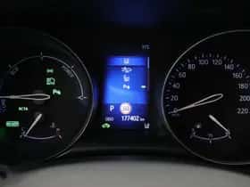 Toyota C-HR (2019) thumbnail 3