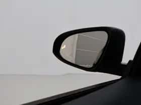 Toyota C-HR (2019) thumbnail 6