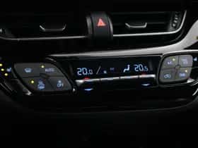 Toyota C-HR (2019) thumbnail 8