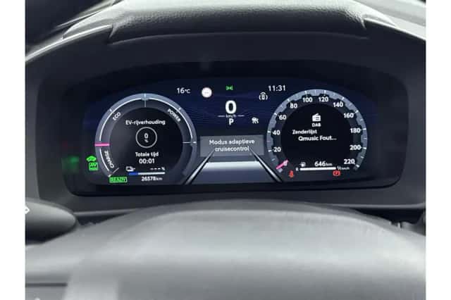 Toyota C-HR (2025) thumbnail 3