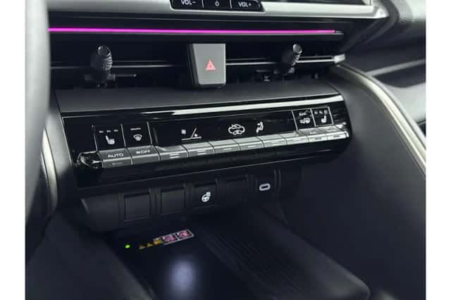Toyota C-HR (2025) thumbnail 6